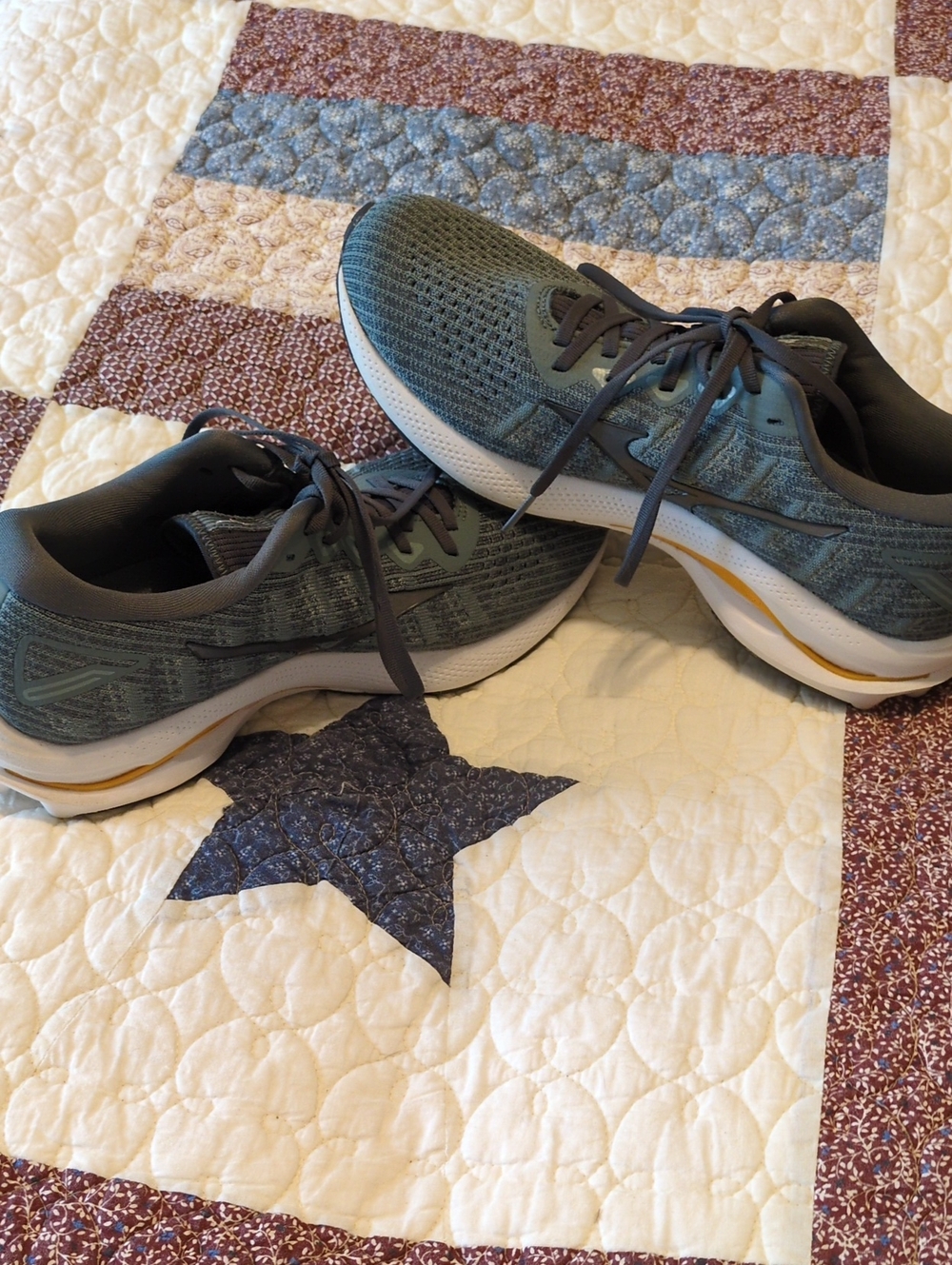Mizuno Blue And White Knit Running Sneakers with White Midsole and Gold Accent